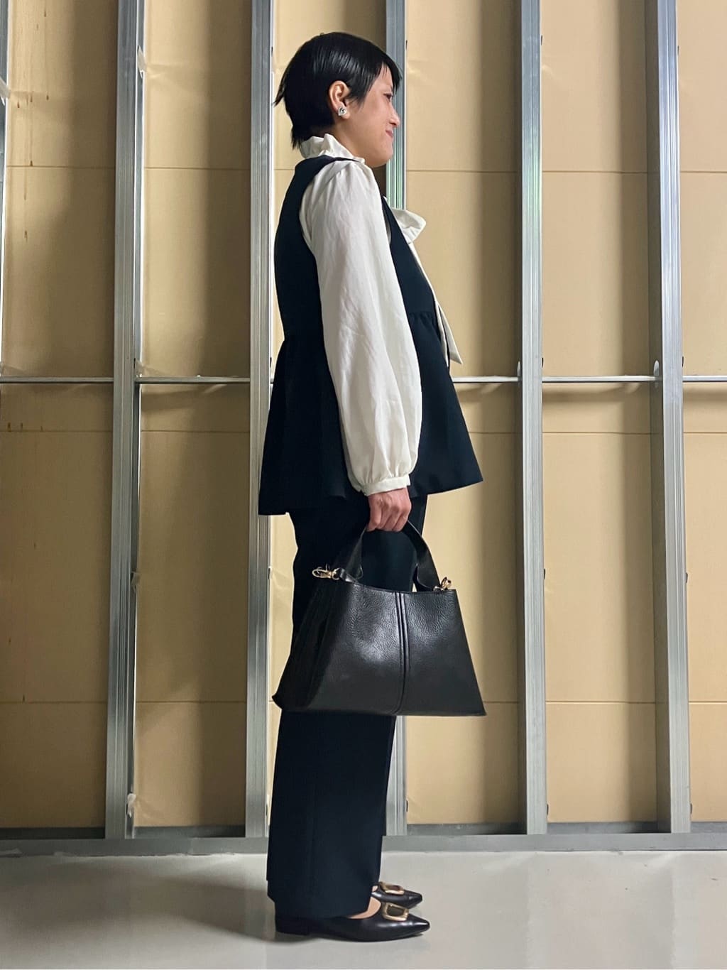 Rさんの「THE SHOP TK｜【通勤・きちんと見えに】ダブルクロス ペプラムジレ/セットアップ可」を使ったコーディネート