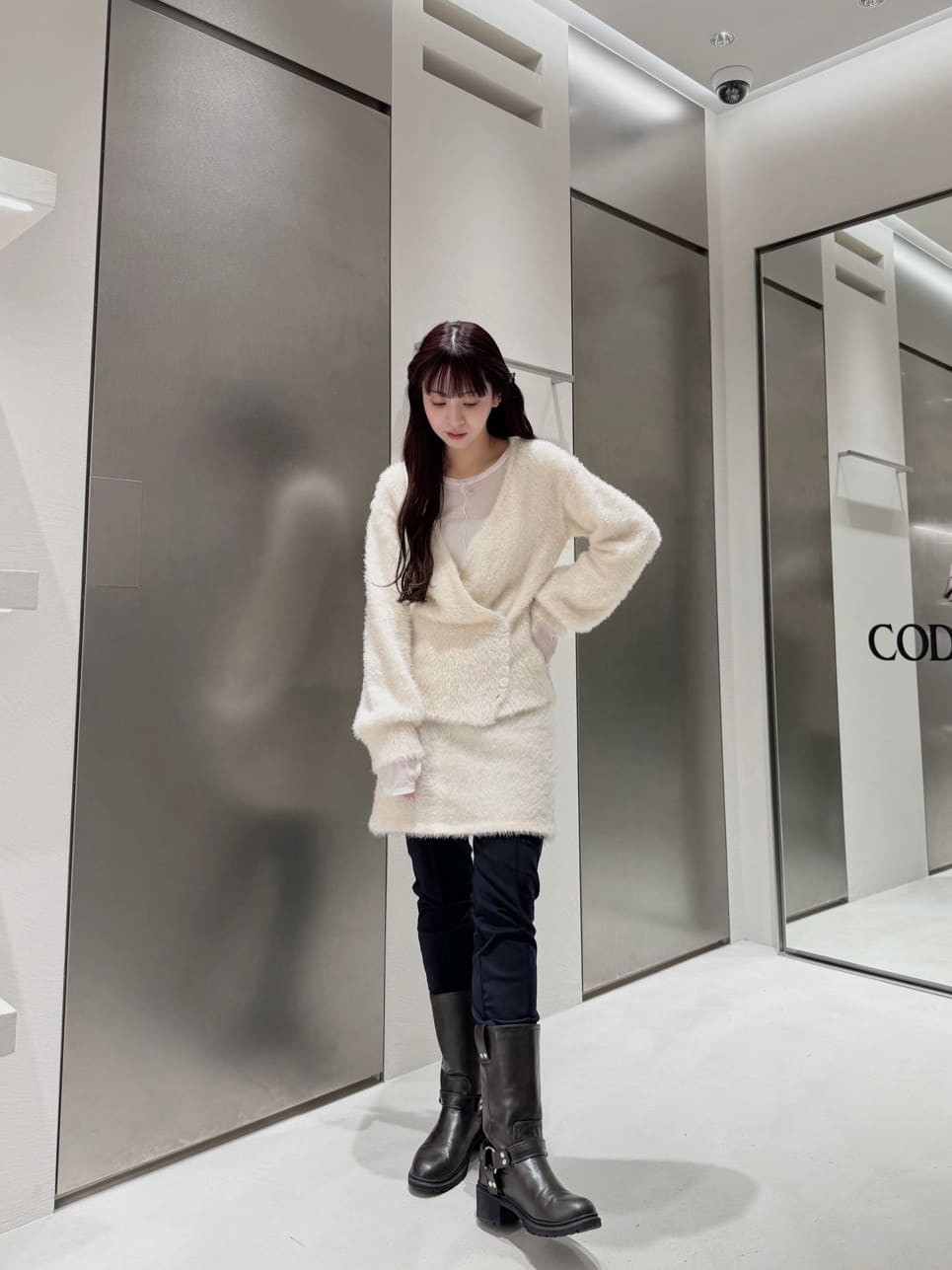 kanamiさんの「CODE A｜feather mini skirt」を使ったコーディネート