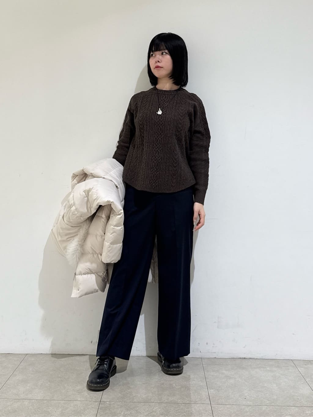 rinaさんの「INDIVI｜【洗える】ケーブルデザイン ラウンドヘムニット」を使ったコーディネート