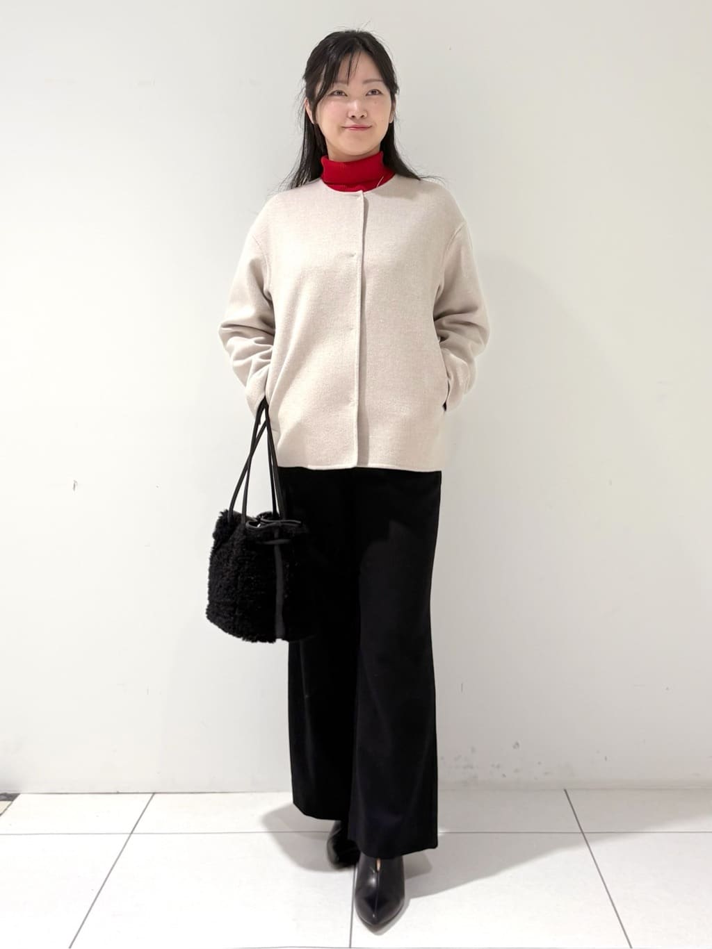 momokoさんの「INDIVI｜【配色デザイン／ショート丈】ウールリバー ノーカラーコート」を使ったコーディネート