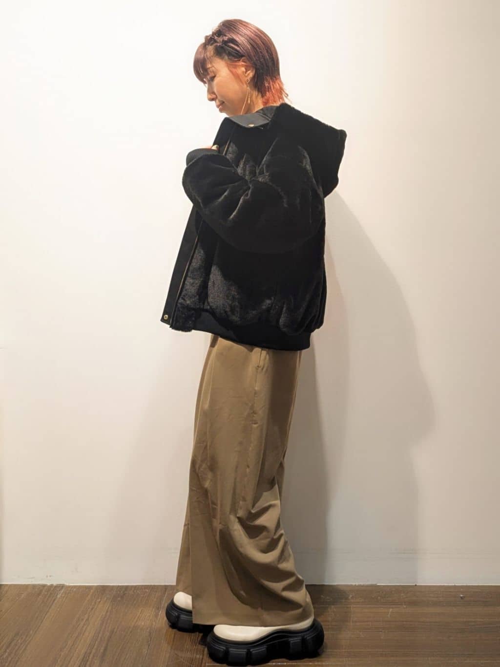 4410さんの「THE SHOP TK｜サス付きタックワイドパンツ」を使ったコーディネート