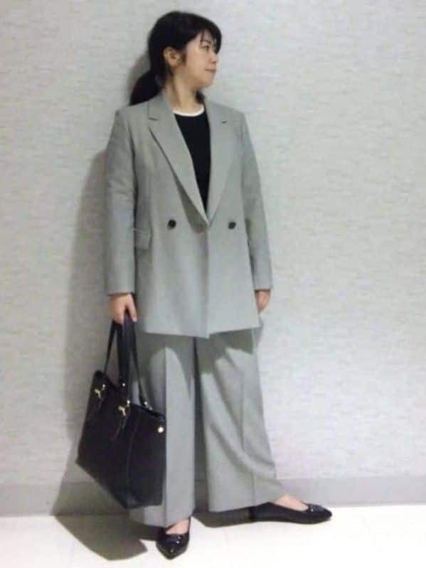 sakoさんの「Reflect｜【秋映え／単品使い◎／すっきり見え】ブローチ付きニットアンサンブル」を使ったコーディネート