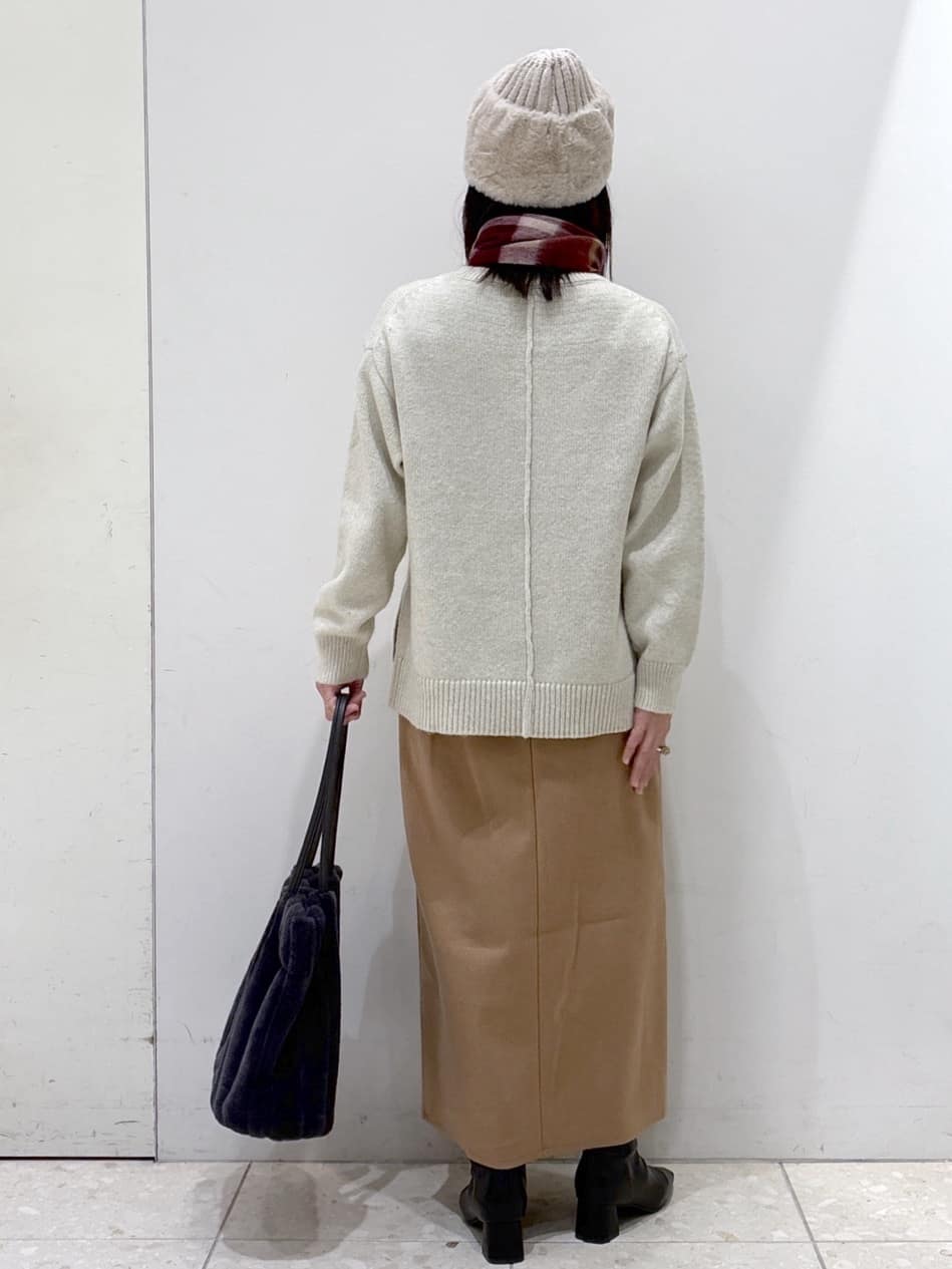 mameさんの「OPAQUE.CLIP｜リラクシークルーネックニット【洗濯機OK】」を使ったコーディネート