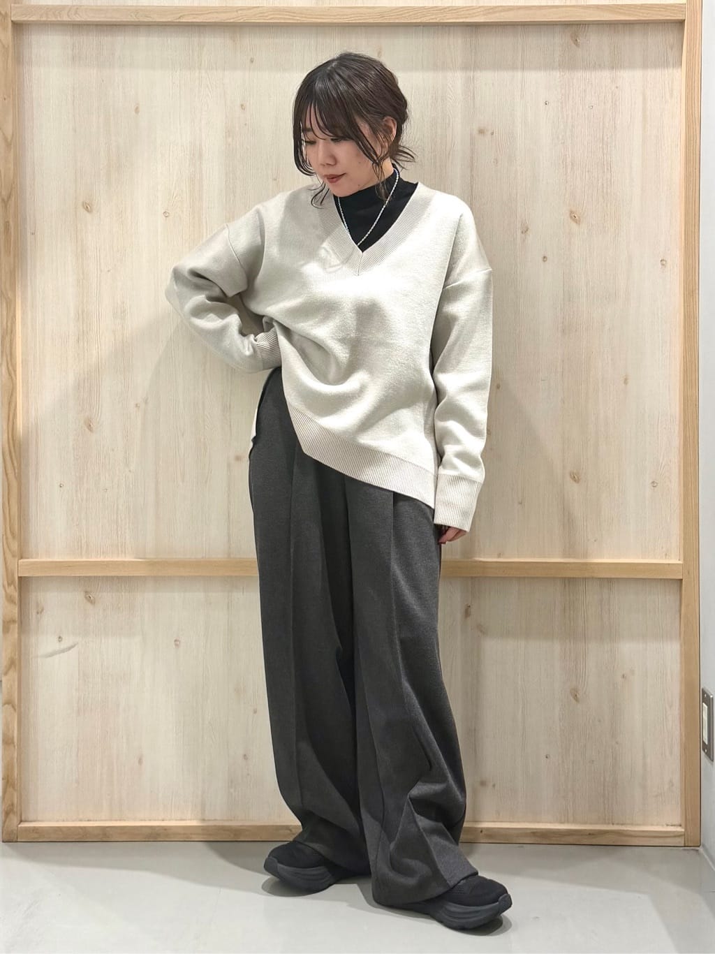 nanaさんの「THE SHOP TK｜【体型カバー】ゆったり サイドスリットニット」を使ったコーディネート