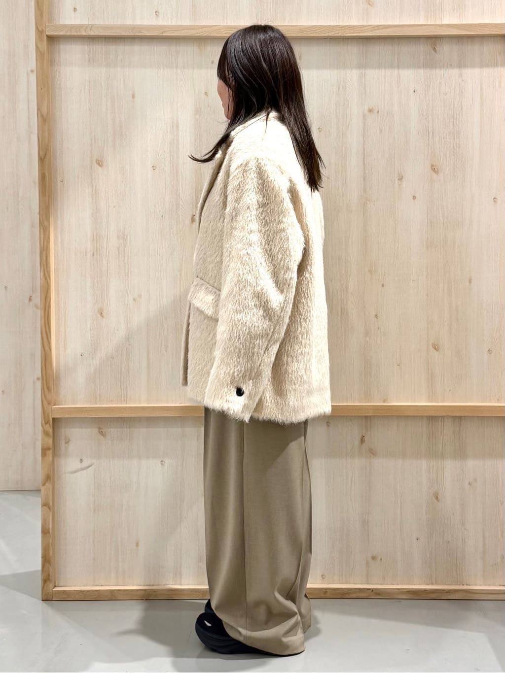 nanaさんの「THE SHOP TK｜纏うだけで大人上品 シャギーチェスターハーフコート」を使ったコーディネート