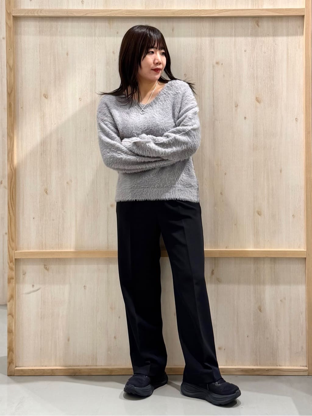 nanaさんの「THE SHOP TK｜【華やかで柔らか】ふわふわフェザーニット/洗える・前後2WAY」を使ったコーディネート