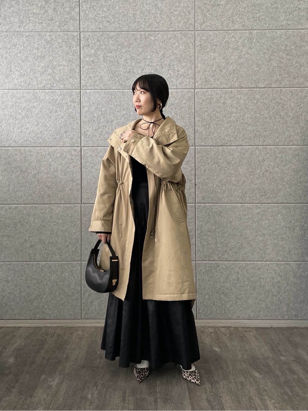 rinaさんの「INDIVI｜レザーライクマキシスカート」を使ったコーディネート