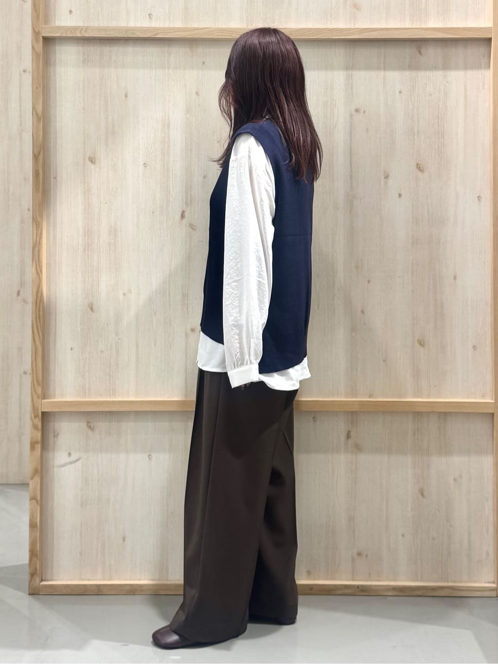nanaさんの「THE SHOP TK｜【春まで着られる】ニットベスト＆ブラウスセット/洗濯機OK」を使ったコーディネート