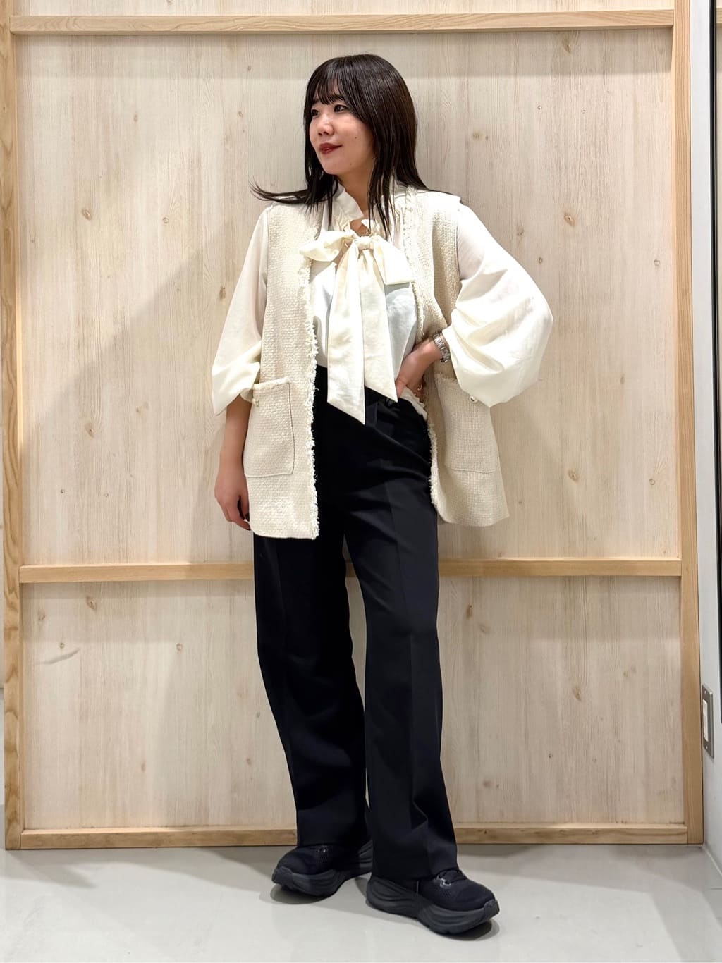 nanaさんの「THE SHOP TK｜【フォーマルにもカジュアルにも】ツイードジレ」を使ったコーディネート