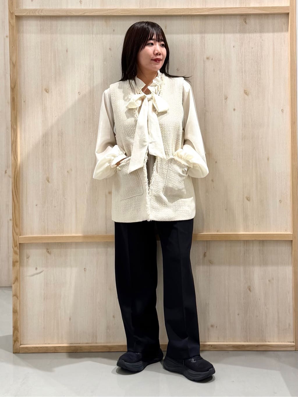 nanaさんの「THE SHOP TK｜【フォーマルにもカジュアルにも】ツイードジレ」を使ったコーディネート
