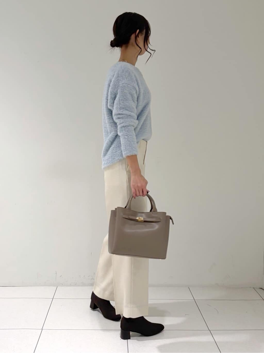 shioriさんの「INDIVI｜【洗える】エアリーシャギートップス」を使ったコーディネート