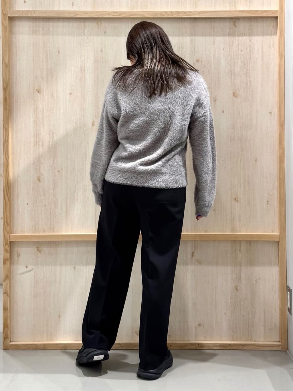 nanaさんの「THE SHOP TK｜【華やかで柔らか】ふわふわフェザーニット/洗える・前後2WAY」を使ったコーディネート