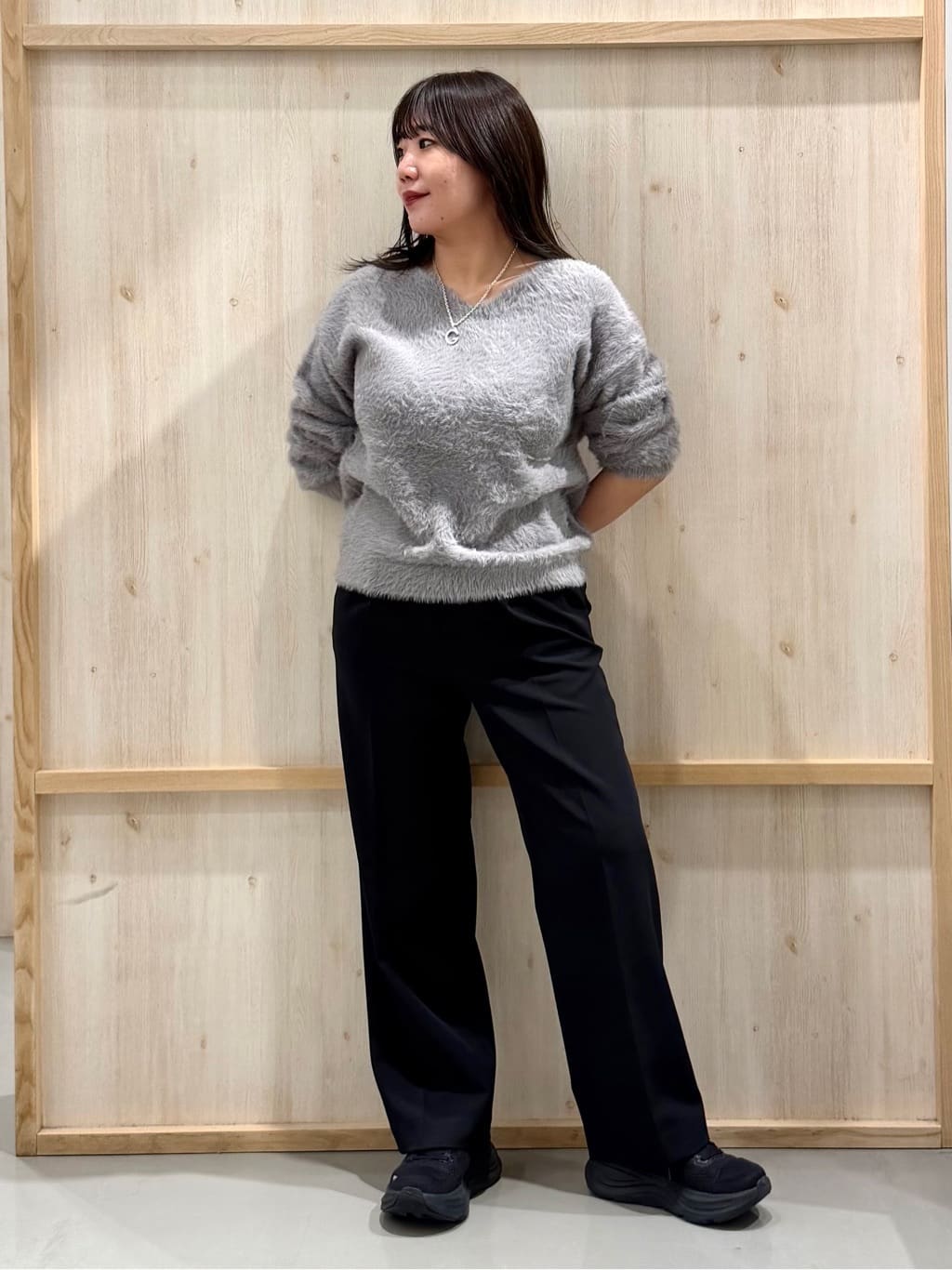 nanaさんの「THE SHOP TK｜【華やかで柔らか】ふわふわフェザーニット/洗える・前後2WAY」を使ったコーディネート