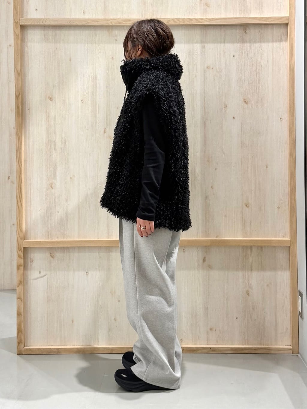 nanaさんの「THE SHOP TK｜プラスするだけでこなれ見え ボアベスト」を使ったコーディネート