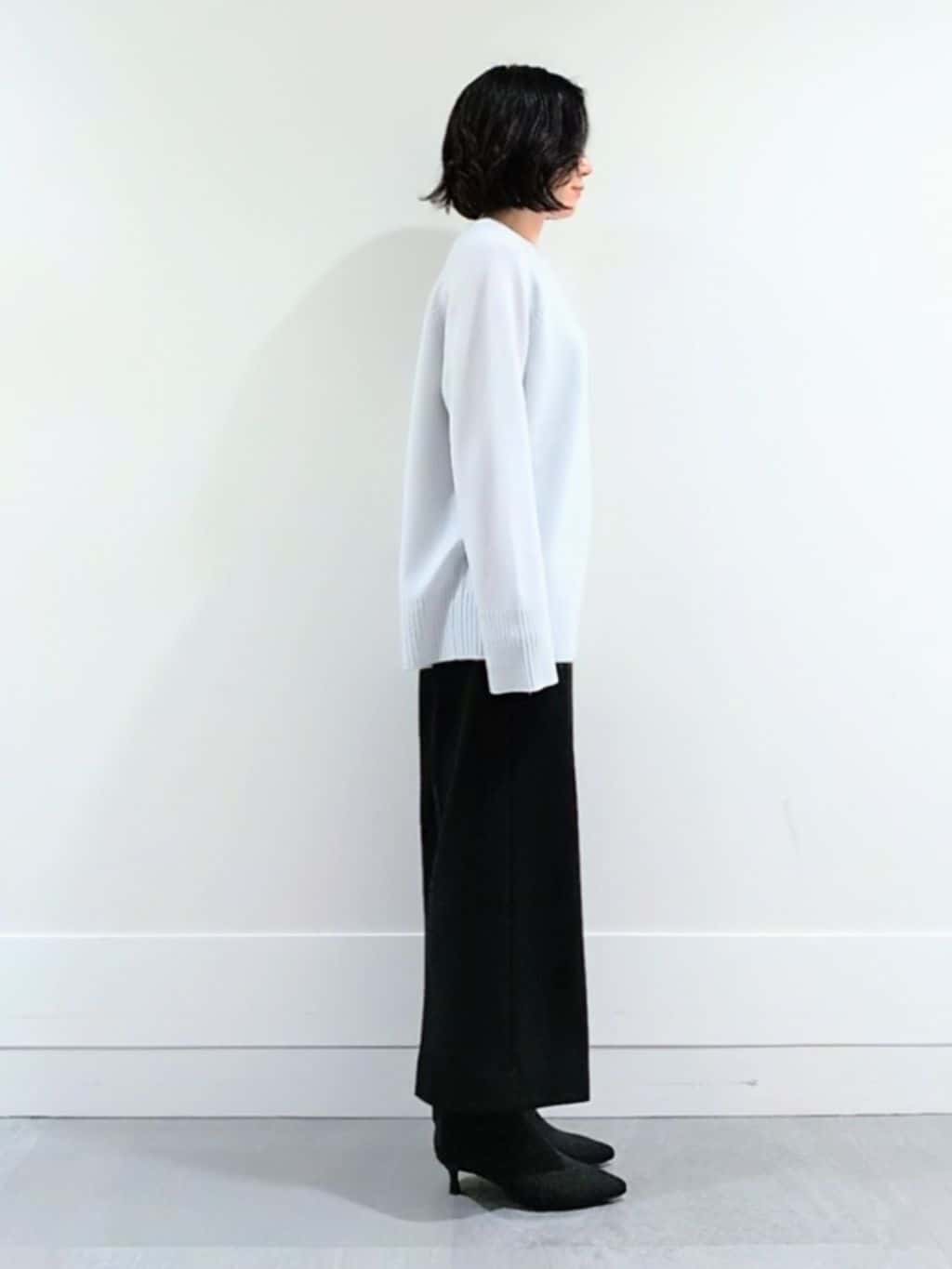 ミズタさんの「UNTITLED｜【重ね着もおすすめ/洗える】ウールカシミヤ クルーネックニット」を使ったコーディネート