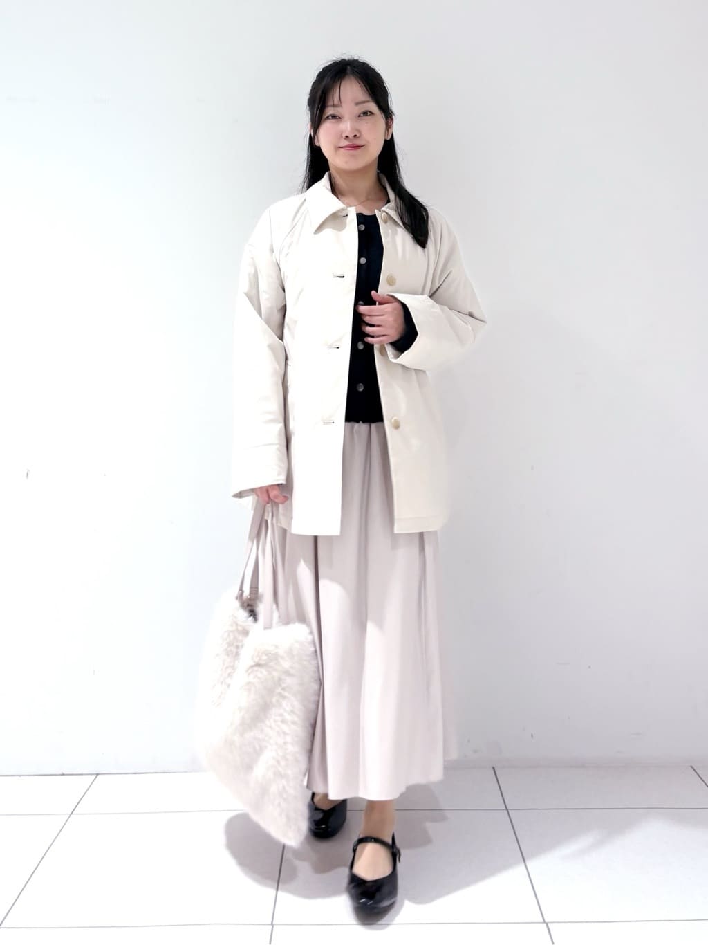 momokoさんの「INDIVI｜【ミニブークレ素材】ジャケットライクカーディガン」を使ったコーディネート