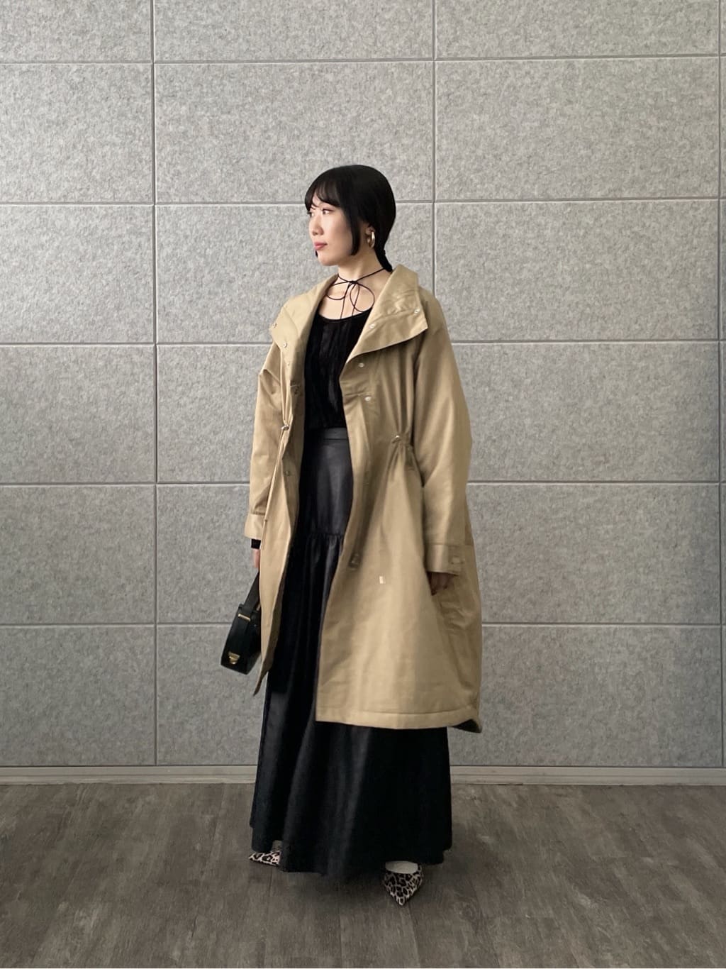 rinaさんの「INDIVI｜レザーライクマキシスカート」を使ったコーディネート