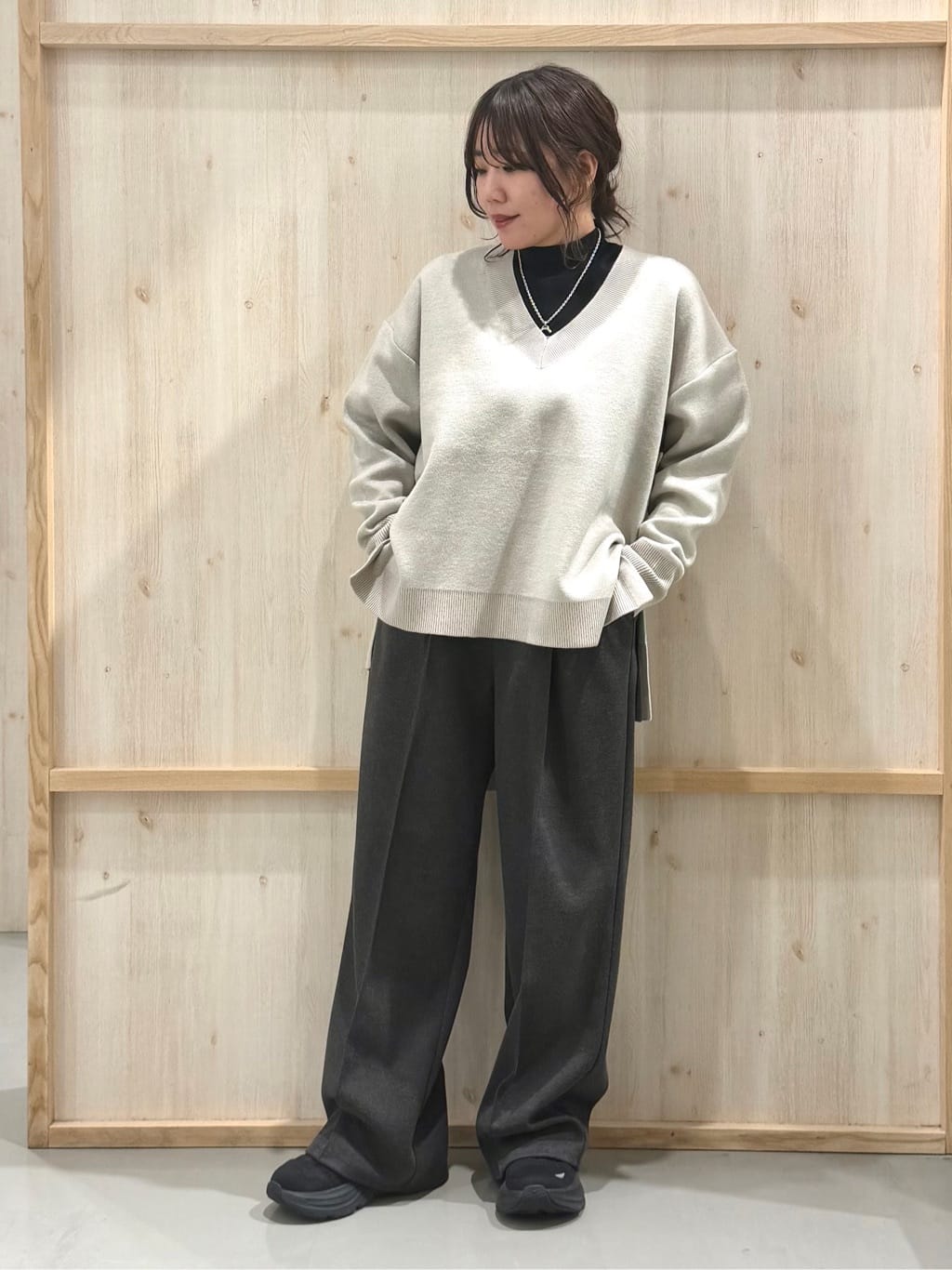 nanaさんの「THE SHOP TK｜【体型カバー】ゆったり サイドスリットニット」を使ったコーディネート