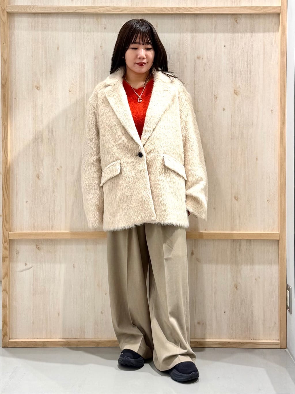 nanaさんの「THE SHOP TK｜纏うだけで大人上品 シャギーチェスターハーフコート」を使ったコーディネート