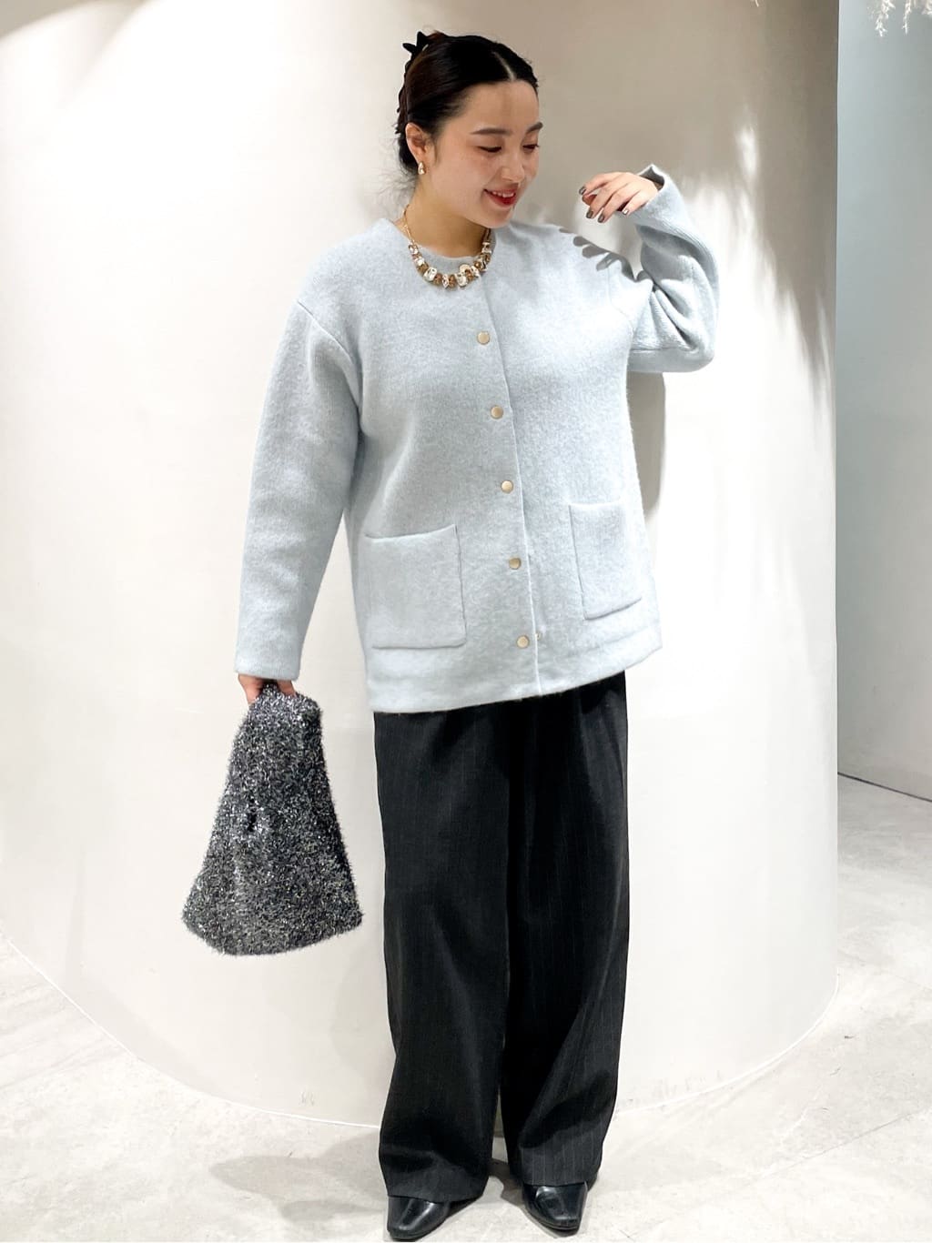 かりんさんの「OPAQUE.CLIP｜ピンストライプイージーワイドパンツ【吸湿発熱／ストレッチ／洗濯機OK】」を使ったコーディネート