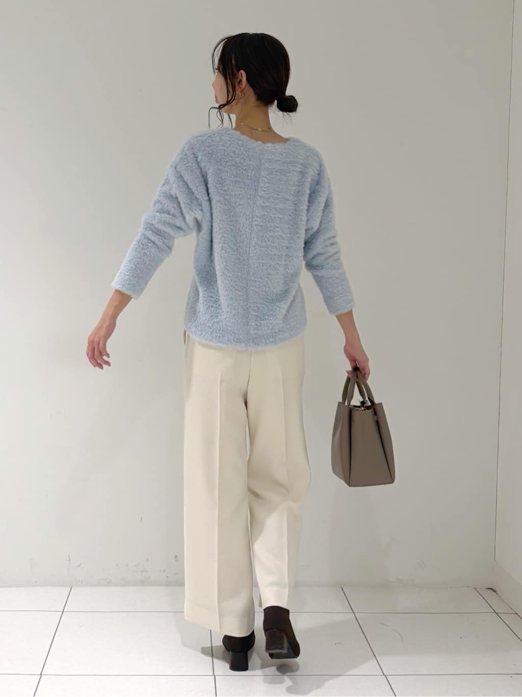 shioriさんの「INDIVI｜【洗える】エアリーシャギートップス」を使ったコーディネート