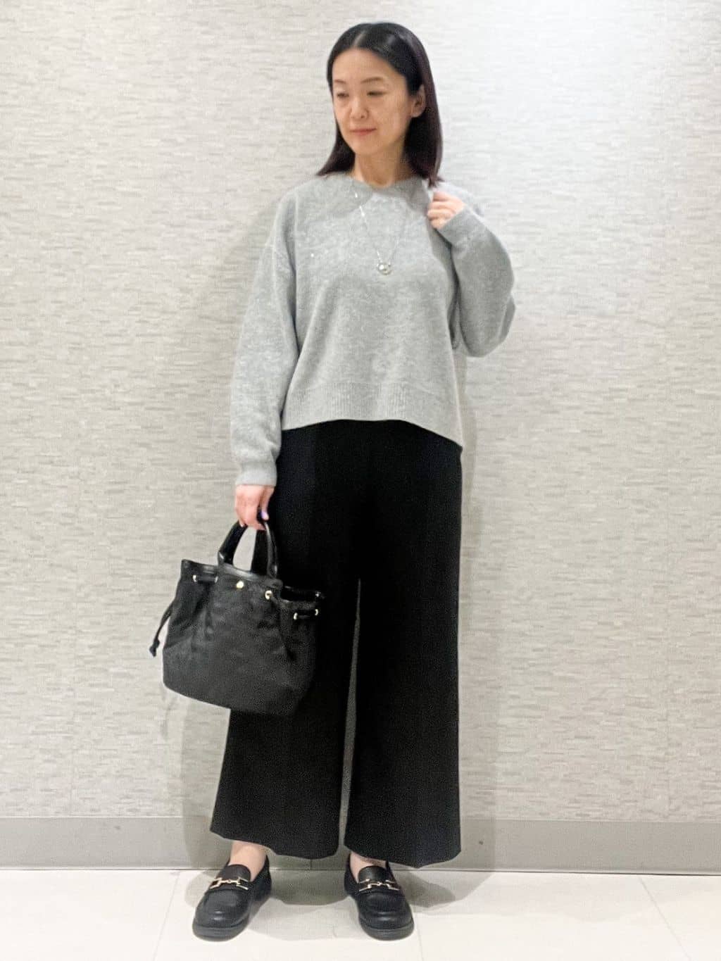 marikoさんの「Reflect｜【選べる5色／ゆったりシルエット】Vネックスパンコールニット」を使ったコーディネート