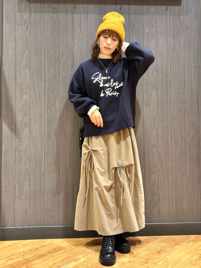 meiさんの「SHOO･LA･RUE｜【洗濯機可/S-LL】裾スカラップが差がつく コード刺繍ロゴニット」を使ったコーディネート