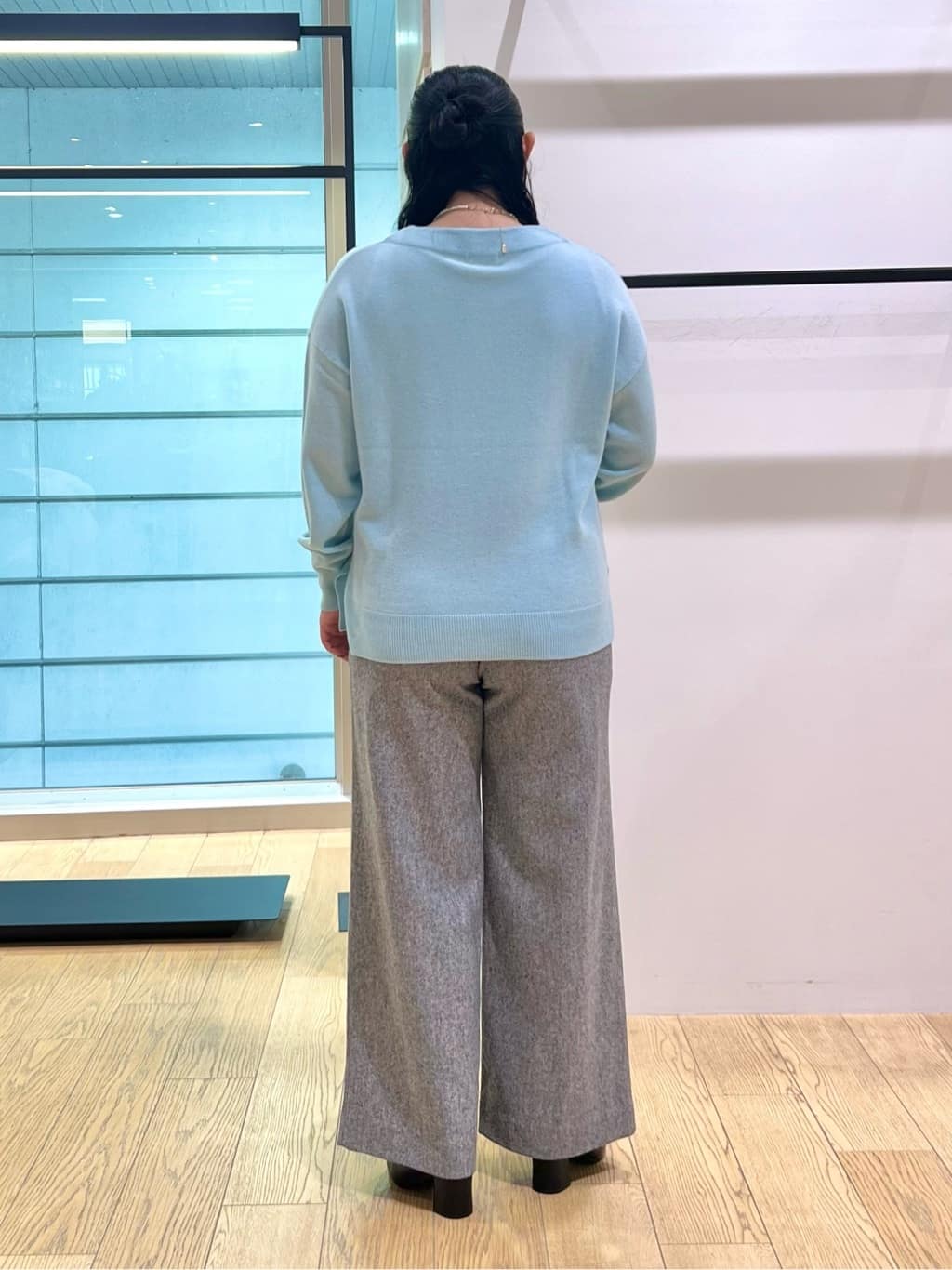 shimaさんの「INDIVI｜【撥水／洗える／デザイン衿】ステッチレス ショートダウンコート」を使ったコーディネート
