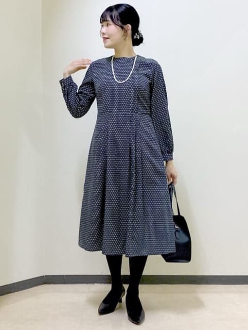  beni_gingerさんの「Reflect｜【通勤/お出かけ◎】ジオメプリントクラシカルワンピース」を使ったコーディネート