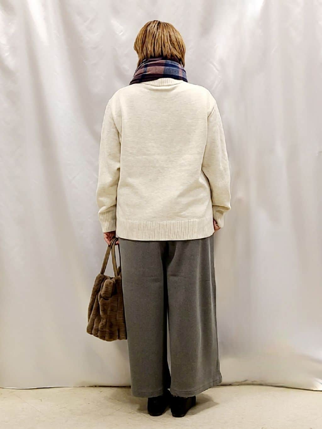 Chiiさんの「SHOO･LA･RUE｜【S-LL/洗濯機可】ふわふわがやみつきになる柔らかさ スウェットライクロゴニット」を使ったコーディネート