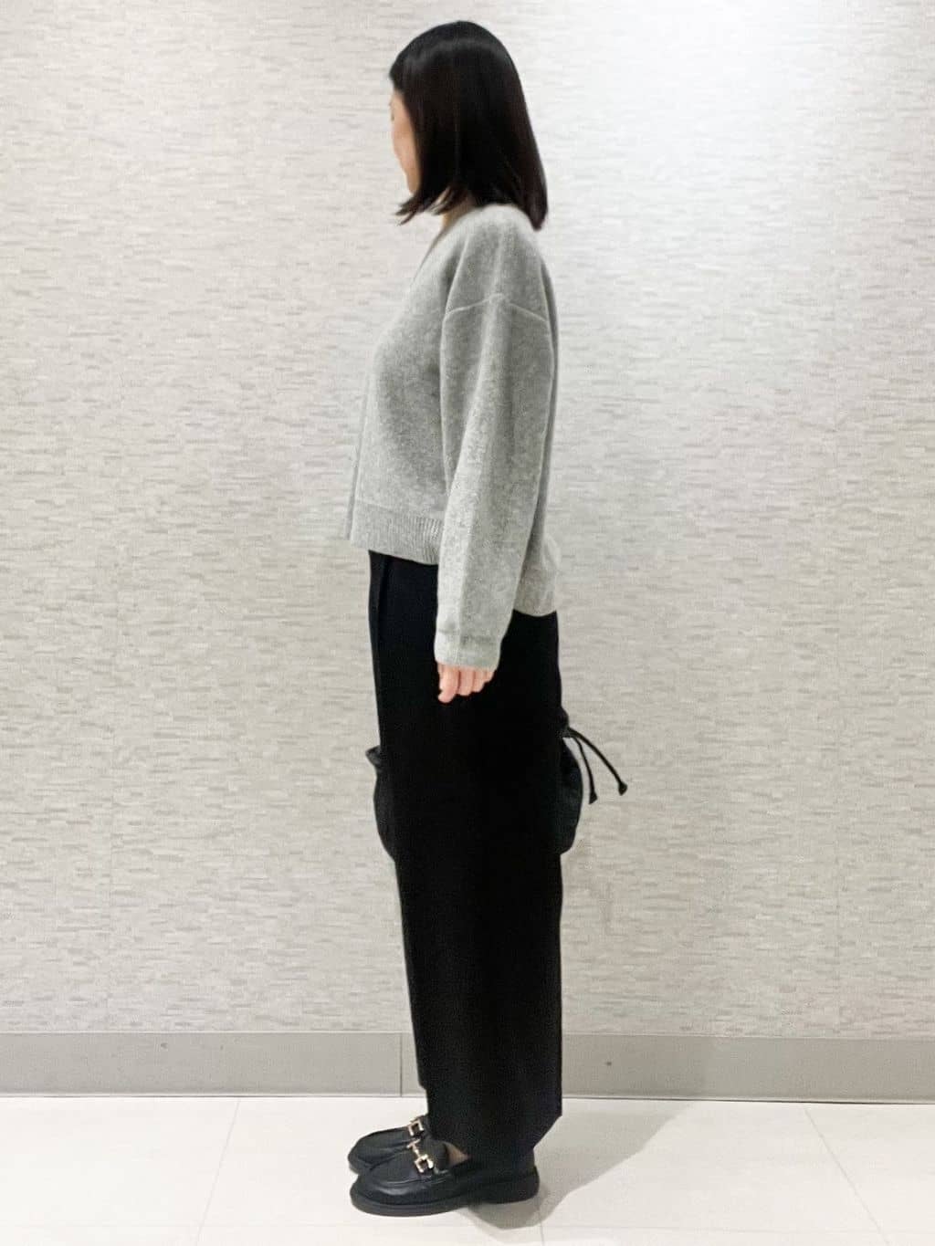 marikoさんの「Reflect｜【選べる5色／ゆったりシルエット】Vネックスパンコールニット」を使ったコーディネート