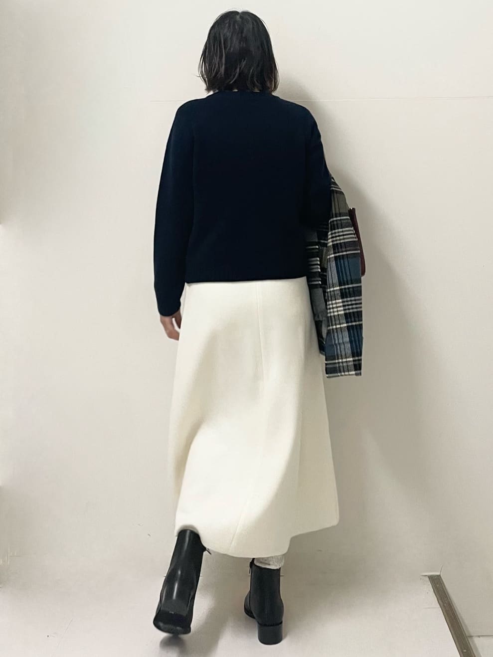 ISOさんの「Dessin｜ウールカシミヤカーディガン」を使ったコーディネート