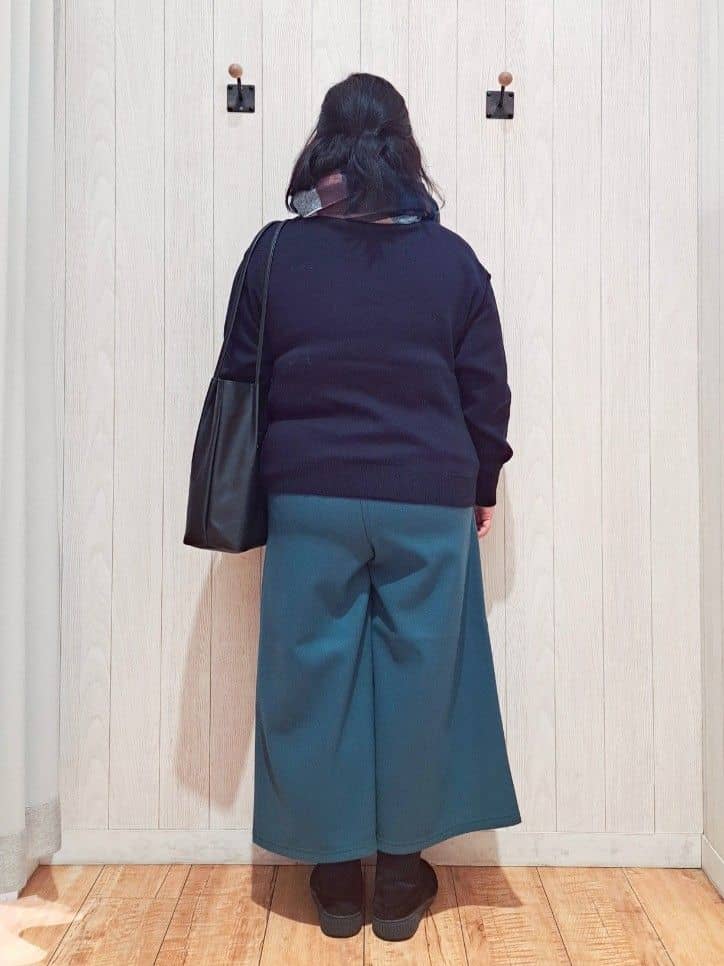 kotomiさんの「SHOO･LA･RUE｜【洗濯機可/ちくちくしにくい】大人カジュアルを叶える スウェットライクニット」を使ったコーディネート