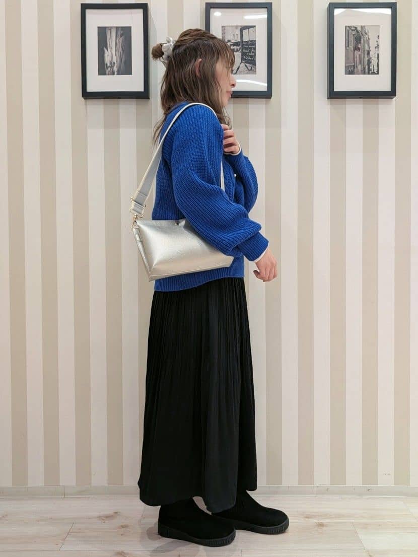 otaさんの「SHOO･LA･RUE｜【洗濯機可/S-LL】フェイクパールで上品見え ケーブルニット」を使ったコーディネート