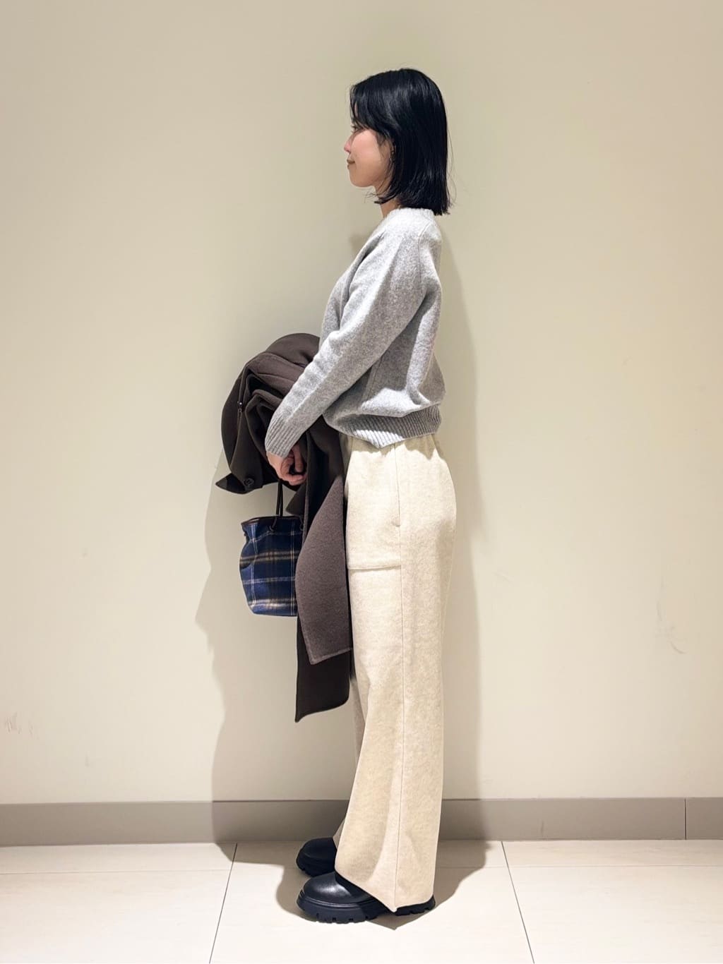 mayuさんの「Dessin｜ウールカシミヤVネック」を使ったコーディネート