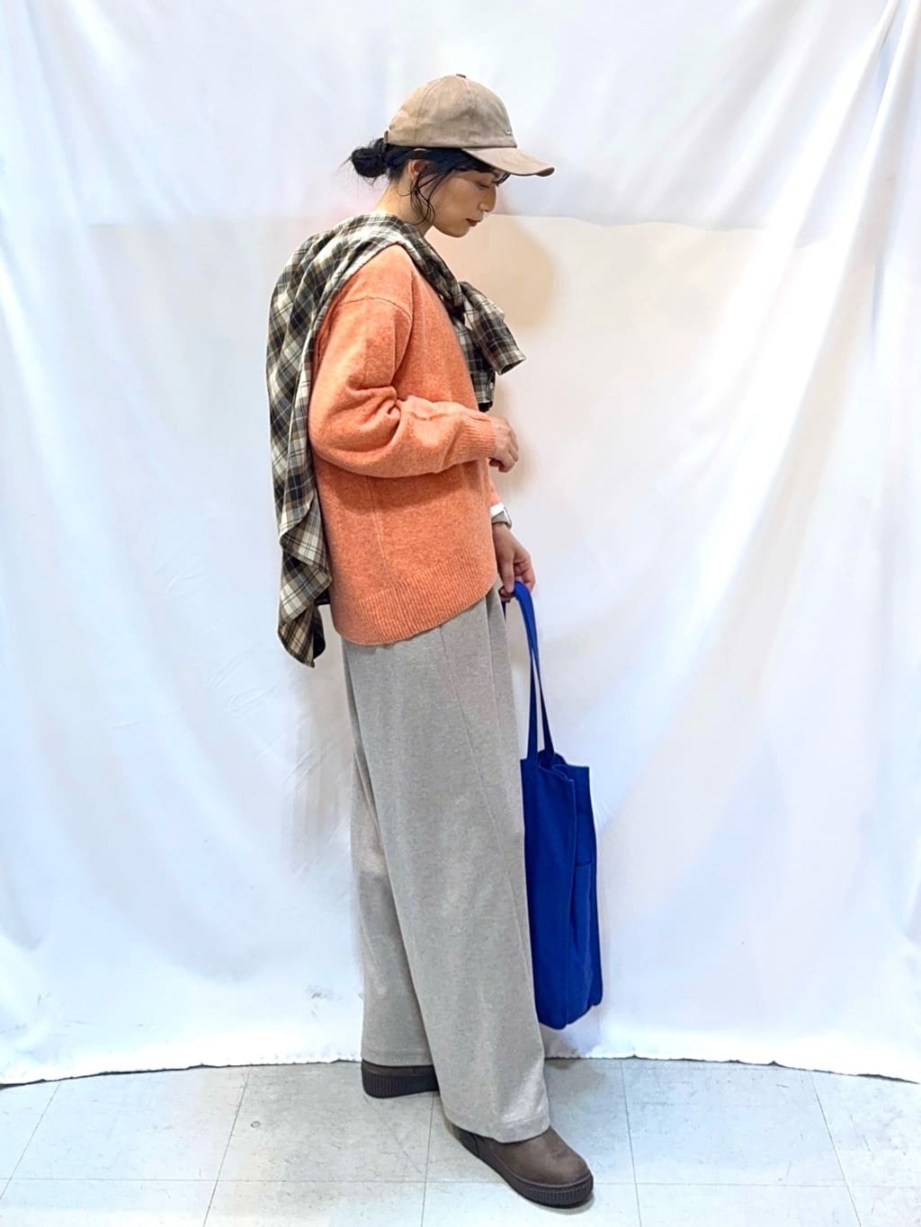 𝐇𝐢𝐫𝐨𝐦𝐢さんの「SHOO･LA･RUE｜グラフィックアソート ベーシックロンT」を使ったコーディネート