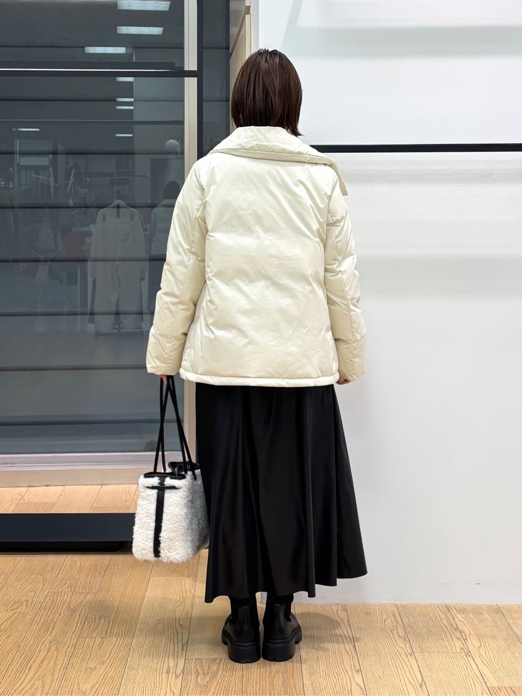asamiさんの「INDIVI｜【洗える／カシミヤ混】ボトルネック ドルマンスリーブニット」を使ったコーディネート