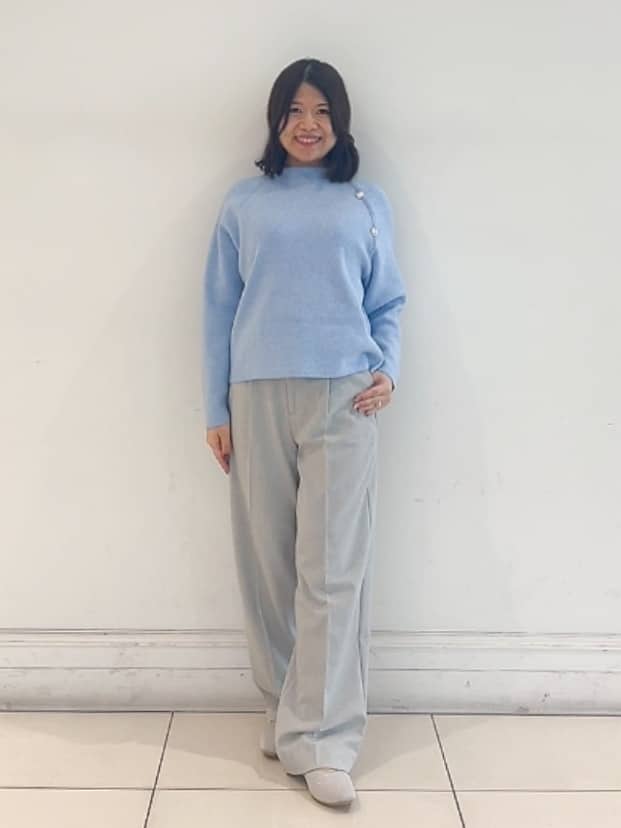 チョコさんの「grove｜ラグランスリーブ肩釦ニット」を使ったコーディネート