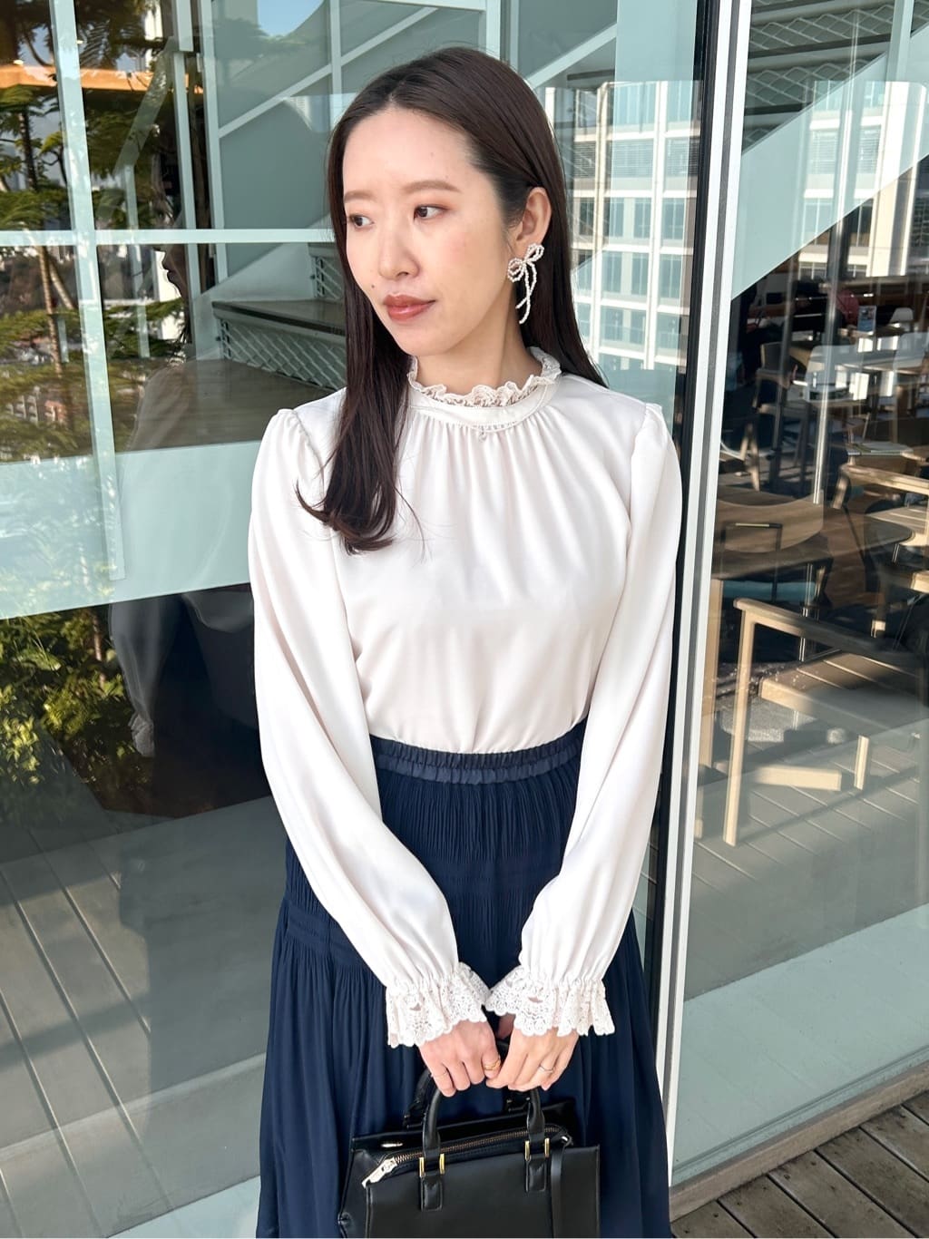 teiさんの「Couture brooch｜【2WAY・ハレの日・通勤】エンブロレースブラウス」を使ったコーディネート