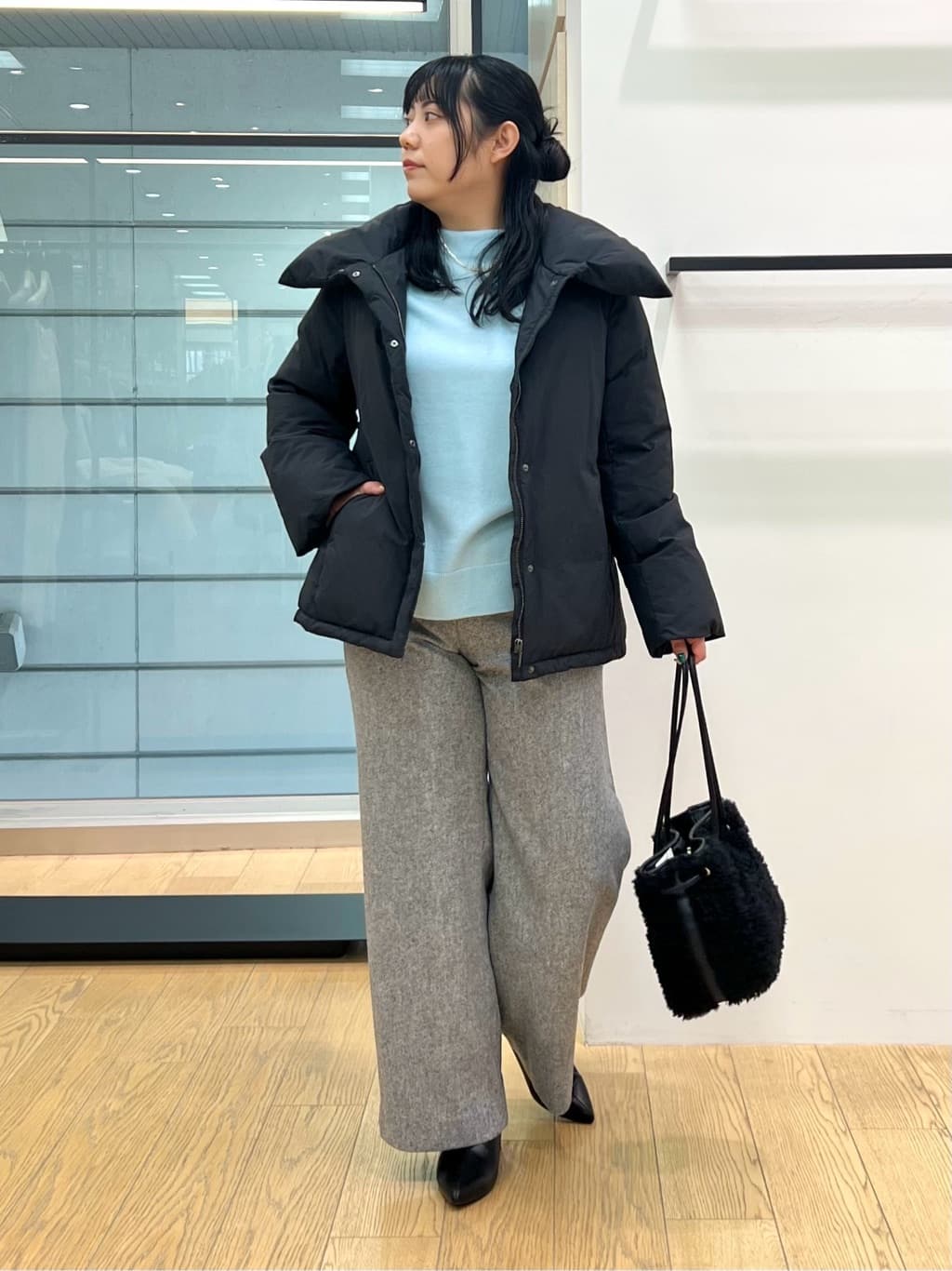 shimaさんの「INDIVI｜【撥水／洗える／デザイン衿】ステッチレス ショートダウンコート」を使ったコーディネート