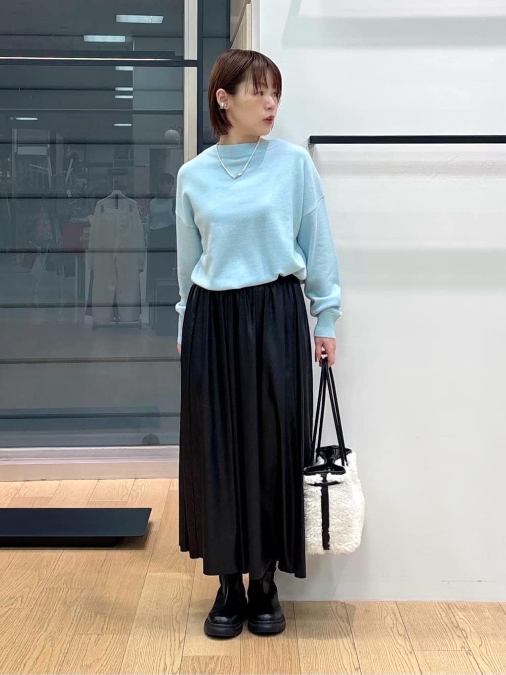asamiさんの「INDIVI｜【洗える／カシミヤ混】ボトルネック ドルマンスリーブニット」を使ったコーディネート