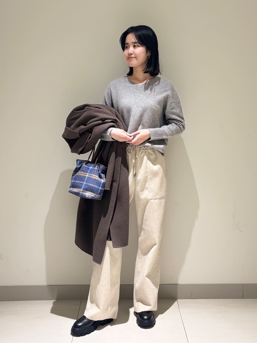 mayuさんの「Dessin｜ウールカシミヤVネック」を使ったコーディネート