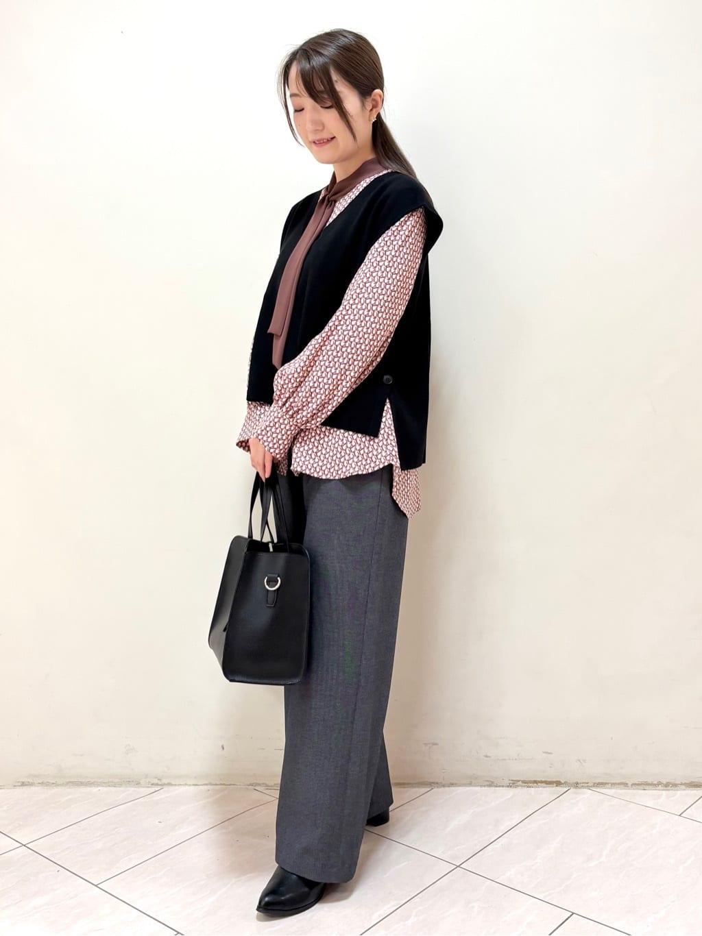 mikiさんの「Reflect｜【レイヤードに◎】ボウタイプリントブラウス」を使ったコーディネート