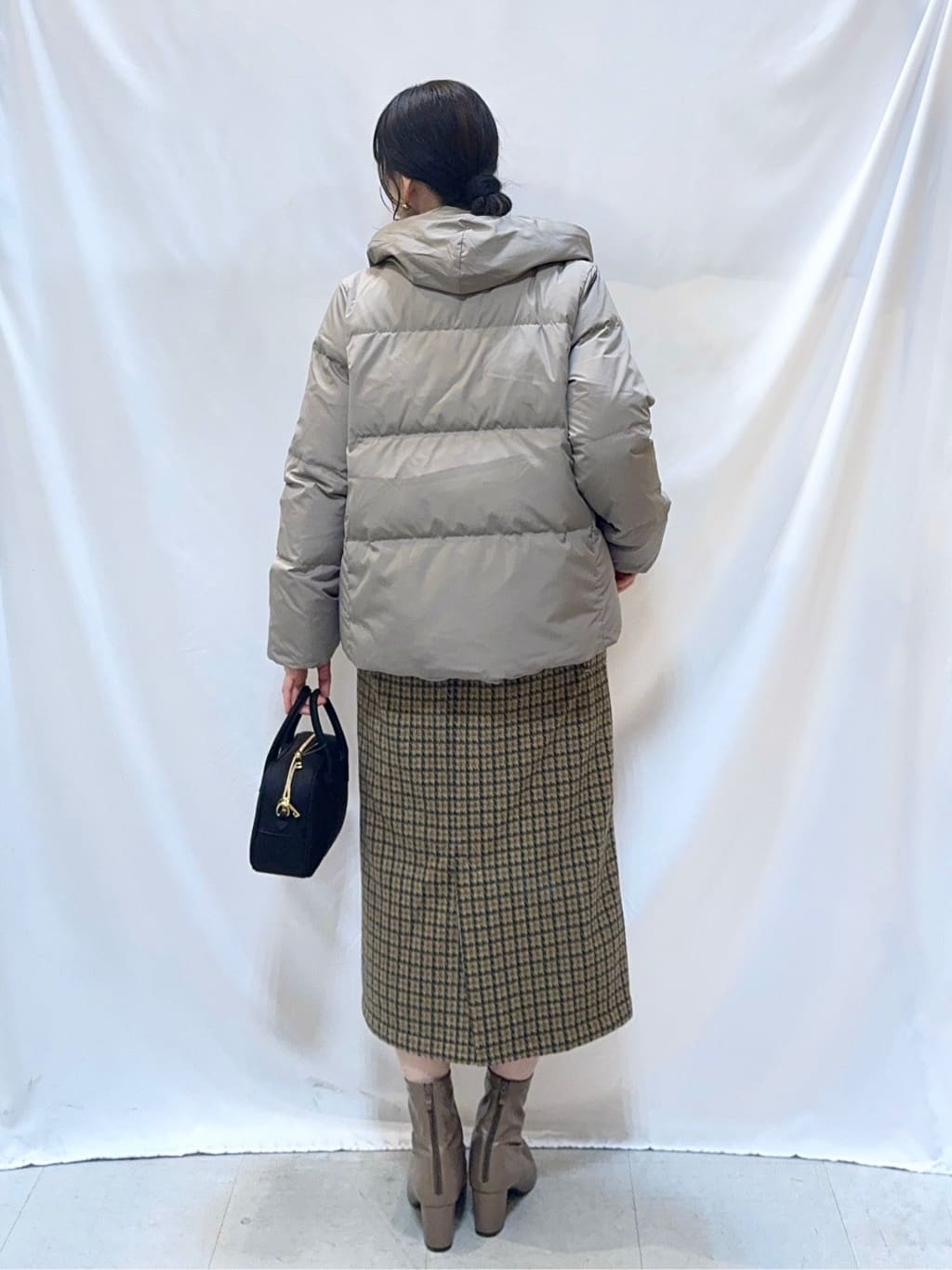 𝐇𝐢𝐫𝐨𝐦𝐢さんの「SHOO･LA･RUE｜【撥水/洗える】ショートフーディーダウン」を使ったコーディネート