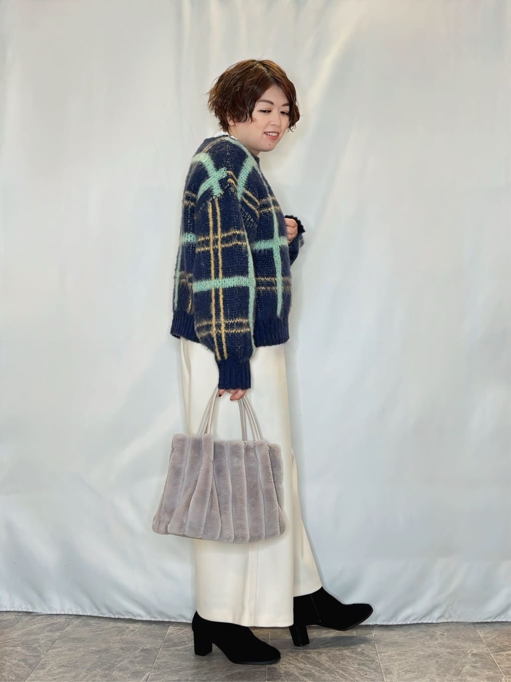 たみさんの「SHOO･LA･RUE｜【S-LL】女性らしさ漂う ふわふわチェック柄ニット」を使ったコーディネート