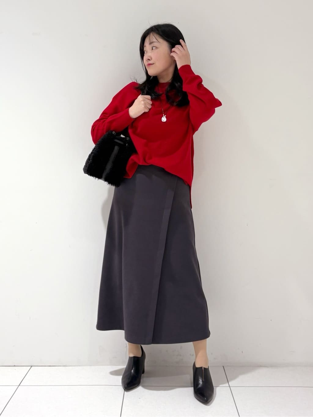 momokoさんの「INDIVI｜【洗える／カシミヤ混】ボトルネック ドルマンスリーブニット」を使ったコーディネート