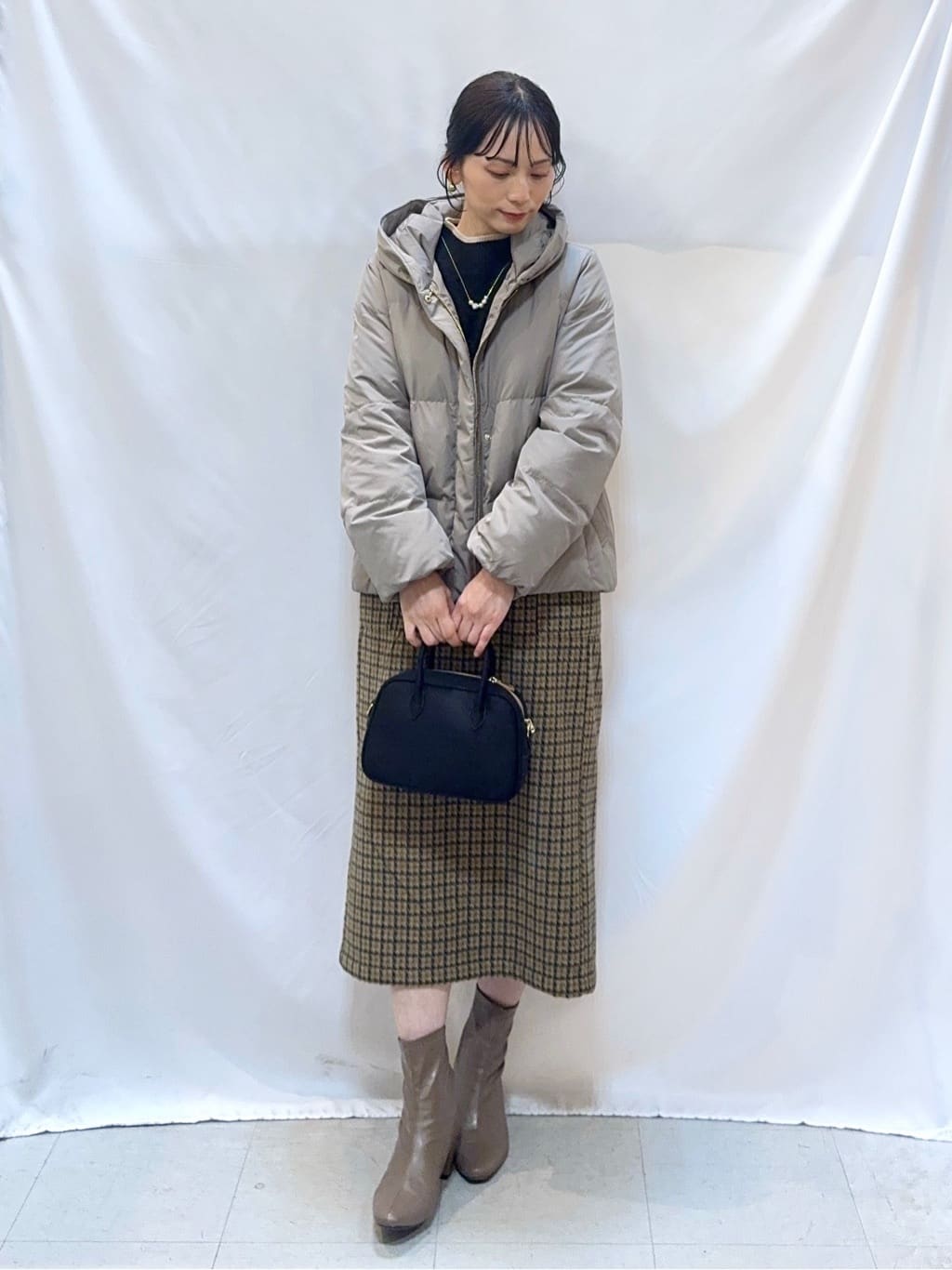 𝐇𝐢𝐫𝐨𝐦𝐢さんの「SHOO･LA･RUE｜【撥水/洗える】ショートフーディーダウン」を使ったコーディネート