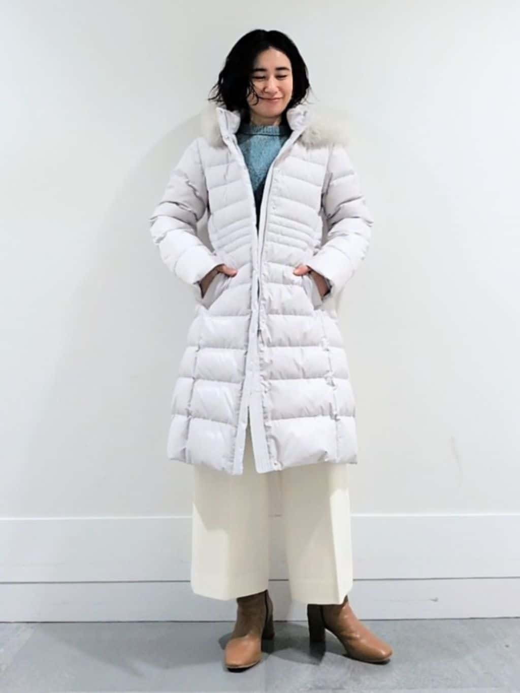 ミズタさんの「UNTITLED｜【はっ水機能/フード取り外し可/防寒】ロングダウンコート」を使ったコーディネート