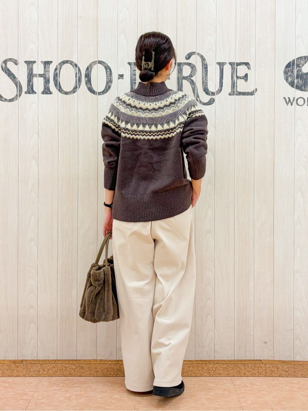 Nakaさんの「SHOO･LA･RUE｜【洗濯機可/S-LL】配色が大人かわいい　フェアアイル柄求心ニット」を使ったコーディネート