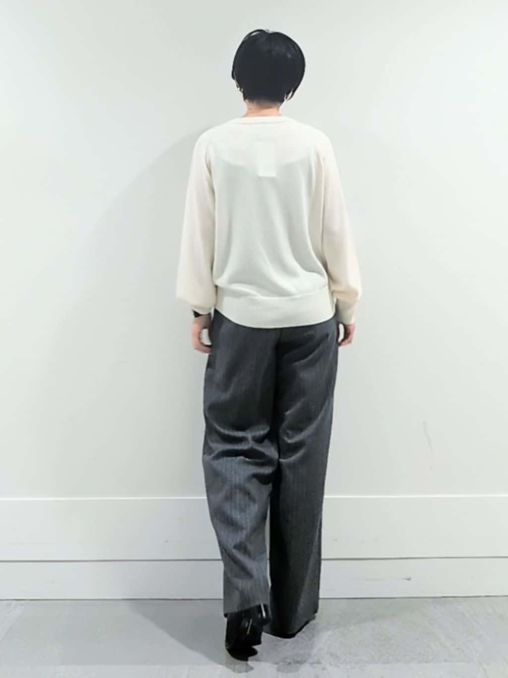 ミズタさんの「UNTITLED｜【8色展開／コンパクト丈】レーヨン混 コクーンニット」を使ったコーディネート